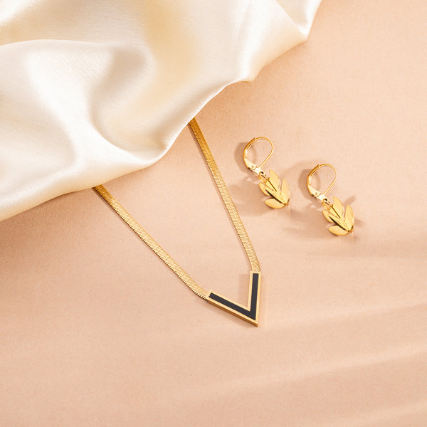 Black Vixen Necklace & Golden Tulip Earrings Combo Set