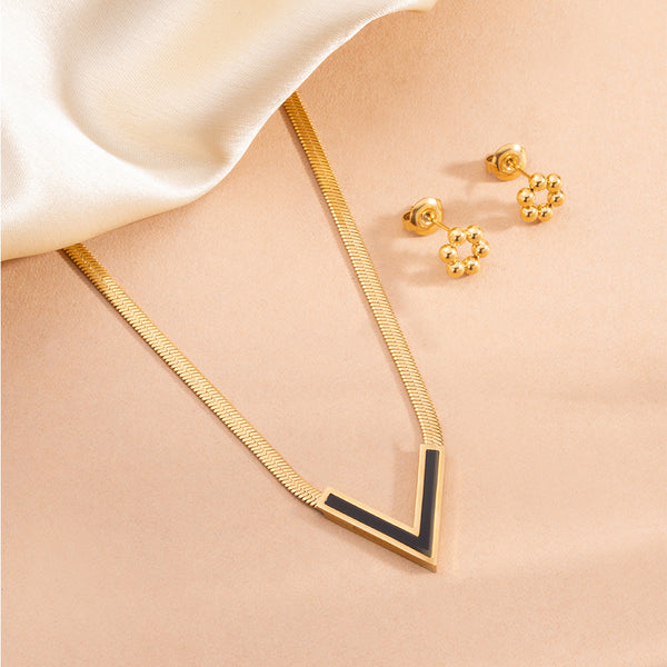 Black Vixen Necklace & Classic Chic Stud Earrings Combo Set