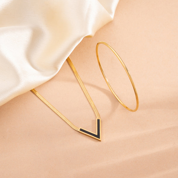 Black Vixen Necklace & Round Wire Bangle Bracelet Combo Set