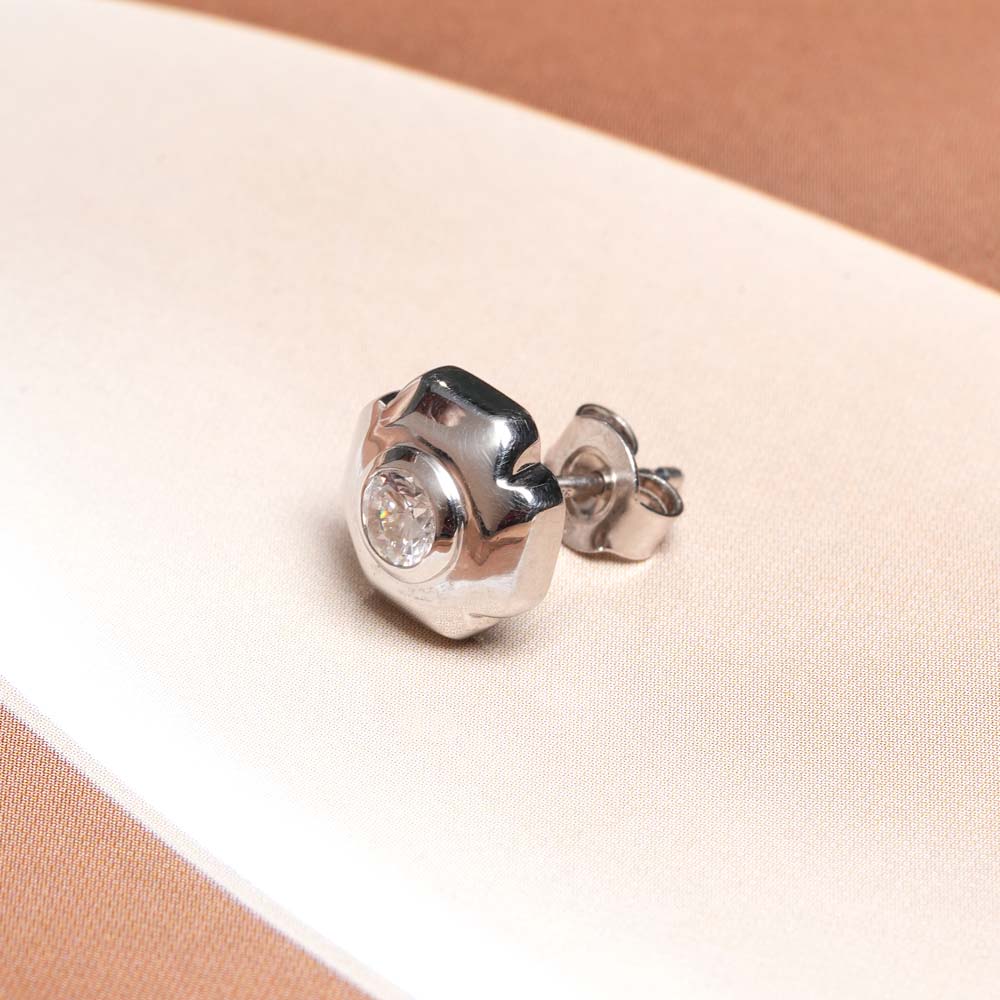 Round Brilliant Diamond 925 Silver Men's Single Stud Earring - Image 1