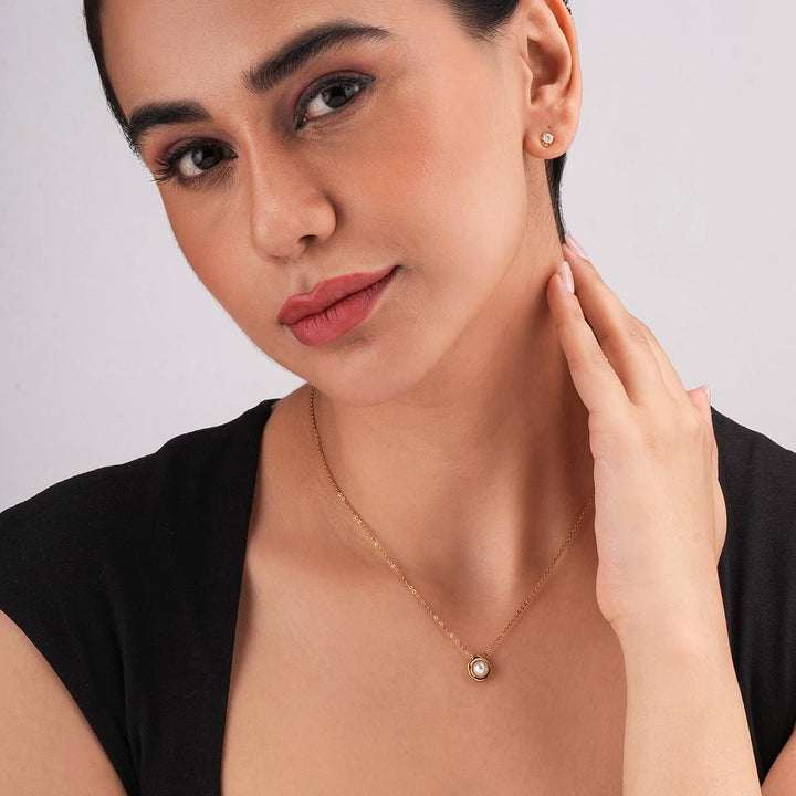 Halo Pearl Pendant Necklace