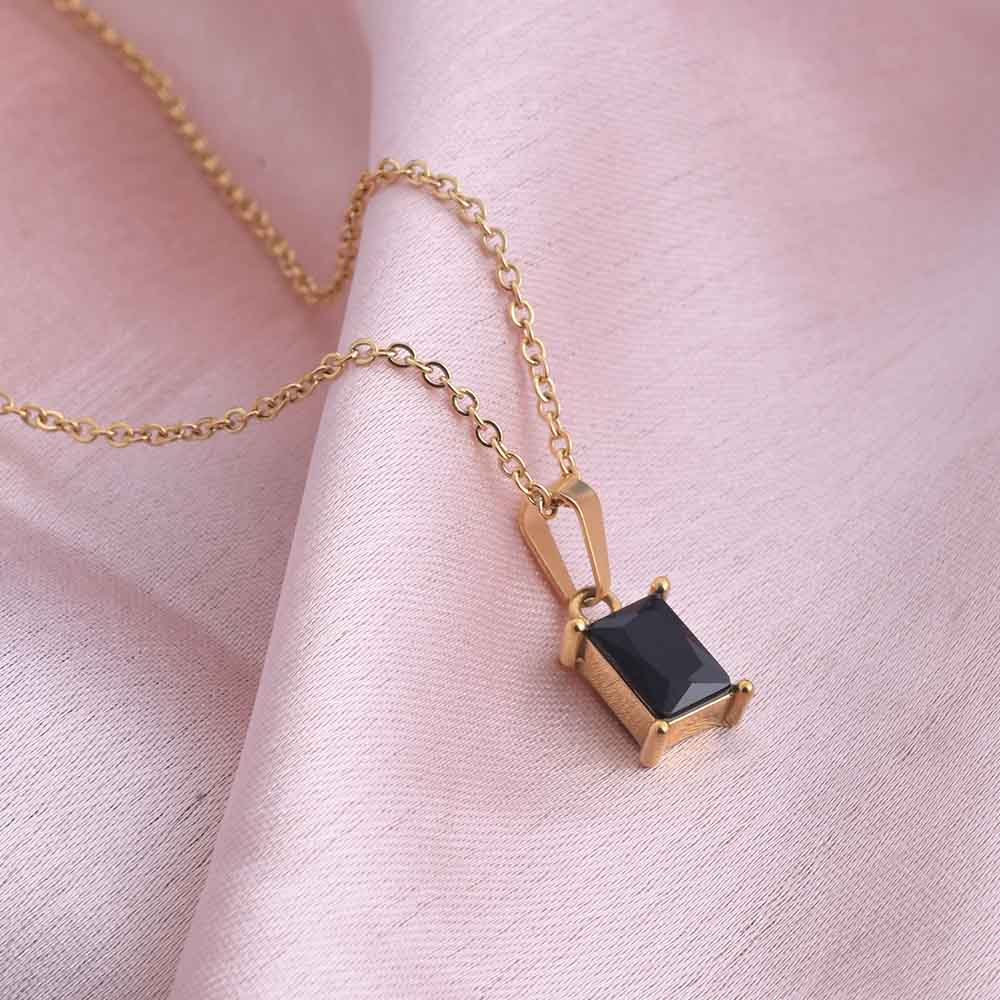Buy Black Stone Necklace- 18k Gold Plated online- Palmonas – PALMONAS - Main Image