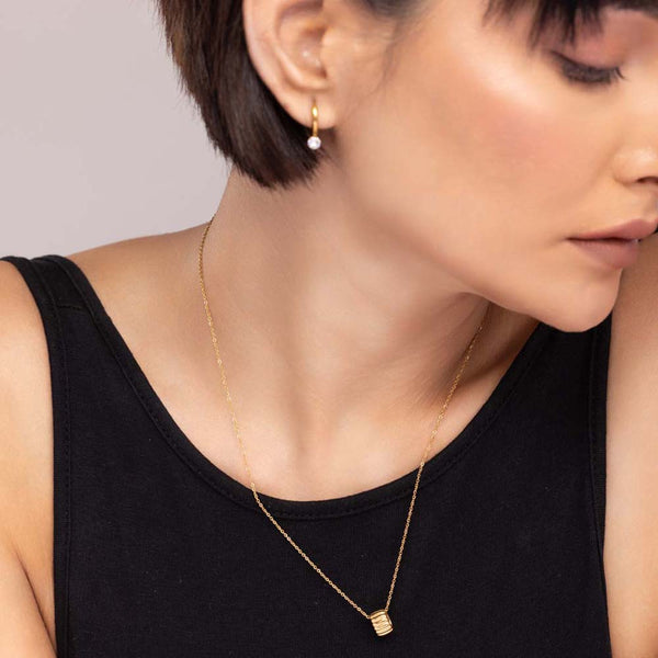 Delicate Oval Pendant Necklace - Image 1