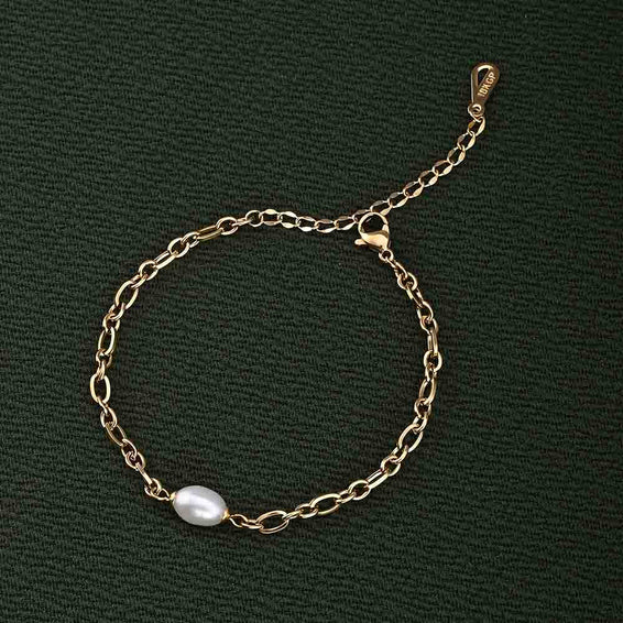 Golden Pearl Centered Chain Bracelet