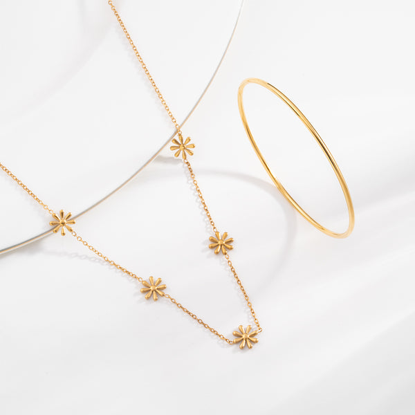 Daisy Flower Necklace & Round Wire Bangle Bracelet Combo Set