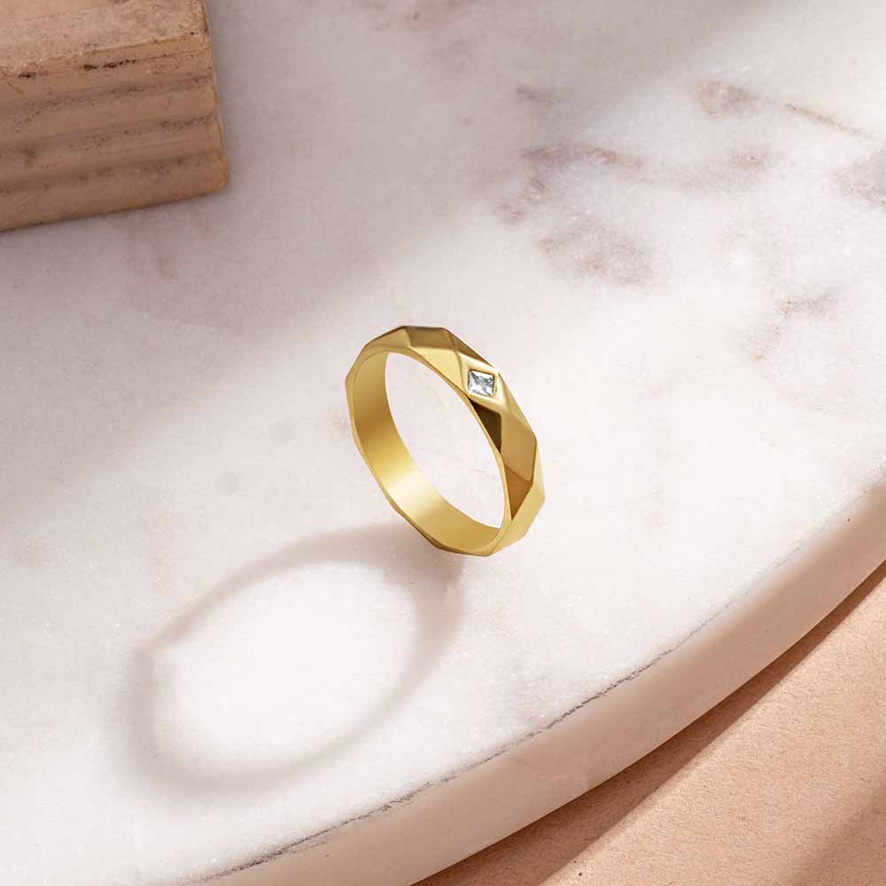 Centre Spark Axis Band Ring
