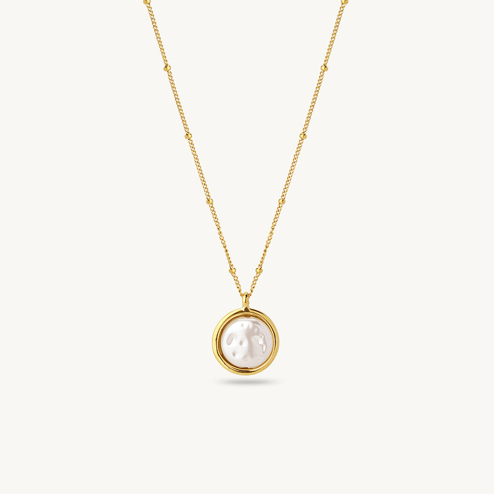 Elegant Circle Pearl Pendant Necklace