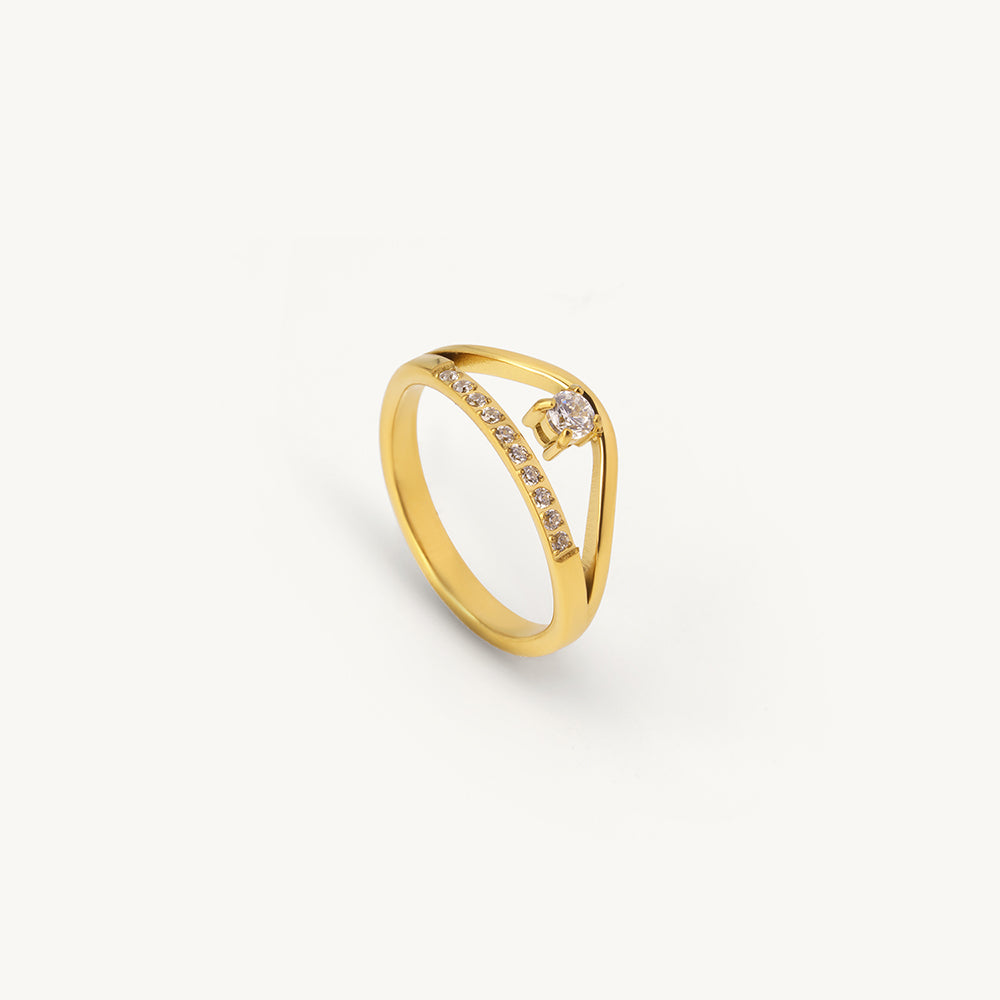 Solitaire Shine Curve Ring